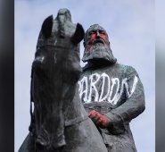 Estatua vandalizada del ex rey Leopoldo II en Bélgica. AFP