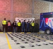 La Policía capturó a los cuatro ocupantes de la ambulancia: el conductor y la enfermera, familiares de quienes se hacían pasar como enfermo y acompañante. Policía Nacional