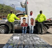 La droga venía escondida en compartimentos secretos dentro de un vehículo usado para el transporte de alimentos.  Policía Nacional