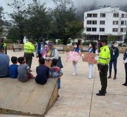 Las autoridades de Infancia y Adolescencia detectaron a siete niños que estaban en la mendicidad y ejercían como vendedores informales. Cortesía