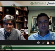 Magistrado y vicepresidente de la Corte, Antonio José Lizarazo Ocampo y Luis Fernando Niño López, profesor de la Unisimón y presidente de la Academia de Historia de Norte de Santander. Cortesía Unisimón