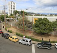 Aunque los cucuteños guardaron la distancia y en su mayoría cumplieron los protocolos de bioseguridad, las largas filas que se vieron en el Éxito de San Mateo parecían interminables. Electrodomésticos fueron los productos más vendidos en este establecimiento comercial. Mario Caicedo / La Opinión