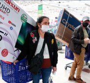 La primera jornada del Día sin IVA concentró el pasado viernes a centenares de personas en los almacenes y centros comerciales. Colprensa