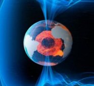 El campo magnético terrestre tiene una naturaleza “prácticamente bipolar” y está “desalineado respecto al eje de rotación unos 11 grados”, especifica Díaz. Colprensa.