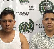 Policías de la Sijín capturaron a Mayker Estiben Rodríguez Díaz y Carlos Andrés
González Guerrero. Policía