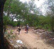 El crimen ocurrió en esta trocha por donde pasan diariamente personas y mercancías. Jairo Ortiz
