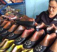 El 40 % de los créditos fueron solicitados por microempresas del sector comercio, el 17,9 % para actividades profesionales, científicas y técnicas, y el 17 % para las industrias manufactureras. Archivo