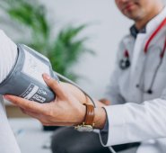 Cada año, alrededor de 5 millones de personas mueren en el mundo de un ACV que no se trata de forma correcta. Freepik.es