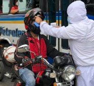 Un nuevo año electoral como el que se viene, cargando alcohol, jabones y antibacteriales, es lo que se presagia. Archivo