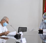 El Puesto de Mando Unificado que se cumple hoy con presencia del Gobernador Silvano Serrano (derecha), y del alcalde Jairo Yáñez, se conocerán medidas más drásticas para contener el avance del contagio de la COVID-19. Archivo / La Opinión