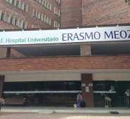 Las visitas a zona de aislamiento recibirán una charla del SIAU donde se le indicarán los riesgos a los que se expone. Solo de no haber recibido información de su familiar vía telefónica, se optará por permitirle el ingreso. Archivo / La Opinión