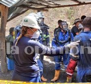 Así se vivieron los momentos en que los  rescatistas  trabajaban para recuperar los cadáveres de los nueve mineros muertos en una mina de carbón en El Zulia. La Opinión