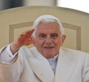 Según el diario Passauer Neue Presse, Benedicto XVI sufre una erisipela en el rostro. Archivo