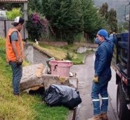 La gente saca al espacio colchones, escombros y otros elementos que no hacen parte del servicio de aseo. Cortesía