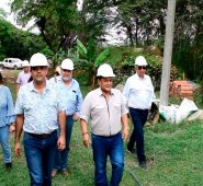 El haberse posesionado en la gerencia de la EIS Cúcuta, en aparente inhabilidad, tiene en la cuerda floja al subcontralor del municipio Francisco Cortés (primero de izquierda a derecha).. Cortesía