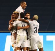 Sobre los últimos minutos (89 y 92) el psg , pudo remontar el 1-0 que sufría desde el primer tiempo cuando Mario Pasalic adelantó a los italianos. Marquinhos y Choupo-Moting, marcaron por los franceses. AFP