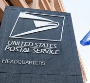 El Servicio Postal de los Estados Unidos se abstendrá de realizar cambios acusados de ralentizar la entrega de correo hasta después de las elecciones de noviembre. AFP