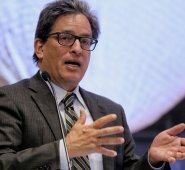 El crecimiento de la deuda pública del país podría llegar a niveles del 66 por ciento del total de la economía, expresó el ministro de Hacienda, Alberto Carrasquilla. Colprensa