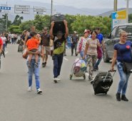 Solo podrán entrar y salir del país quienes se encuentren dentro de las excepciones previstas. Archivo / La Opinión