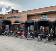 Fueron aprehendidas 10 motos de placas venezolanas, las cuales no cumplían con la documentación reglamentaria y en las que se vendía la carne decomisada. Policía Nacional
