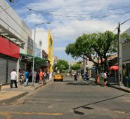 Fenalco agradeció por  el nuevo horario para el toque de queda del fin de semana, ya que le permitirá al sector comercio laborar por unas horas más.  Archivo