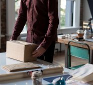 Los envíos que ingresen a Colombia en modalidad de urgentes y cuyo valor sea igual o inferior a 200 dólares (sin incluir gastos de entrega), no estarán sujetos al pago de gravamen arancelario. Pixabay reference