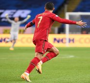 Cristiano Ronaldo marcó su 100º y su 101º  vs Suecia en la segunda fecha de Liga de Naciones. AFP