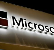 Los atacantes apuntaron contra el personal de campaña del presidente republicano Donald Trump y el candidato demócrata Joe Biden. AFP