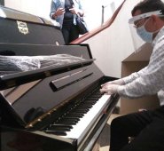 José Agustín Sánchez también realizó una “desinfección musical” en el Hospital Central de San Cristóbal. Cortesía