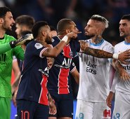 Las rojas se dividieron en tres del PSG, entre ellos Neymar, y dos del Marsella. AFP
