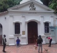 Los feligreses en Ocaña solicitan la apertura del santuario. Archivo