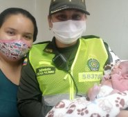 La bebé está saludable y su madre también. Cortesía