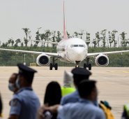 Es el primer vuelo internacional desde que estalló la crisis del COVID-19 en enero. AFP