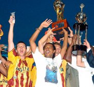 En el 2003, el Deportes Tolima se consagró campeón de la Liga Finalización. Jorge Artigas y Ricardo Ciciliano compartieron fueron parte de esa nómina. Archivo La Opinión