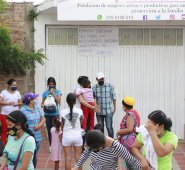 Por falsos rumores de entrega de ayudas, cientos de venezolanos llegaron a la la Fundación Mujeres Activas y Productivas y Fundación Actitud Resiliente (Fumopro)  en el barrio La Parada en Villa del Rosario. Alfredo Estévez