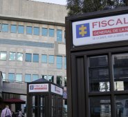 Desde el Búnker de la Fiscalía anunciaron que se realizaron actuaciones de inspección técnica a cadáver, se abrió investigación, se asignó fiscal y se adelantan labores de incautación de las armas con las que se pudieron propinar el impacto.
Colprensa