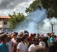 El país caribeño atraviesa la peor crisis con servicios colapsados. AFP