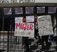 Miles de mujeres se abstienen de denunciar las agresiones de que son víctimas por miedo a represalias o porque han dejado de creer en la justicia. Colprensa