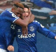 James Rodríguez y Jerry Mina en el Everton. AFP