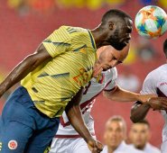 #ConLaCamisetaDelOtro es una campaña que busca promover una sana convivencia entre ambos países. por medio de un espacio deportivo. Archivo La Opinión