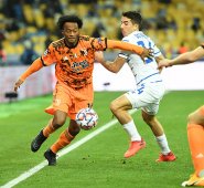 Juan Guillermo Cuadrado asistió a Álvaro Morata en uno de sus dos goles en la victoria 2-0 de la Juventus ante el Dinamo de Kiev.  AFP