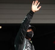 Hamilton gana su 9ª 'pole' de la temporada y la 97ª de su carrera. AFP