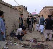 Un empleado del centro confirmó que la explosión había ocurrido en el estacionamiento del centro. AFP