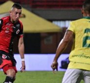 Auli Oliveros ya jugó un clásico con la camisa del Cúcuta Deportivo este año. En el 2019, con Bucaramanga en el General Santander, debutó ante el rojinegro. Archivo