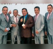 En la foto aparecen, de izquierda a derecha: Honorio Palencia, Eddie Navas, Robert Requena, Héctor Guevara, Pastor López, Alex Ruiz, Néstor Osuna y Adolfo Ortega. Cortesía para La Opinión