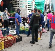 La Policía adelanta operativos para ejercer control en la plaza de mercado de Ocaña. Cortesía