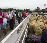 Desde el 21 de agosto el paso de personas por los puentes internacionales se encuentra con varia restricciones. La Opinión