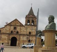 Busto del fundador español, capitán Pedro de Ursúa.  Roberto Ospino