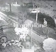 En esta imagen se puede observar cuando los tres asesinos bajan por la avenida 4, metros antes de la calle 16.
La Opinión