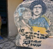 El exfutbolista argentino es técnico del club Gimnasia y Esgrima de La Plata. AFP